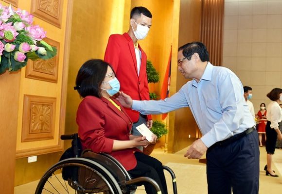 Thủ tướng Phạm Minh Chính tặng bằng khen cho đội tuyển Việt Nam - Ảnh 2.