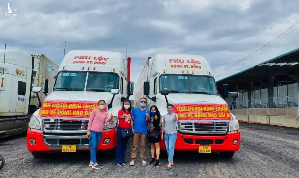 Công ty TNHH xuất nhập khẩu nông sản Nguyên Thuận không chỉ ủng hộ nhiều hàng hóa, mà còn hỗ trợ xe container vận chuyển miễn phí từ Bình Thuận vào TP.HCM /// QUỐC KHÁNH