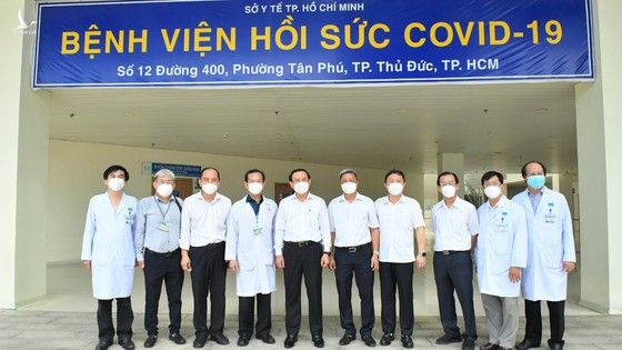 Bí thư Thành ủy TPHCM Nguyễn Văn Nên thăm Bệnh viện Hồi sức Covid-19 ảnh 1