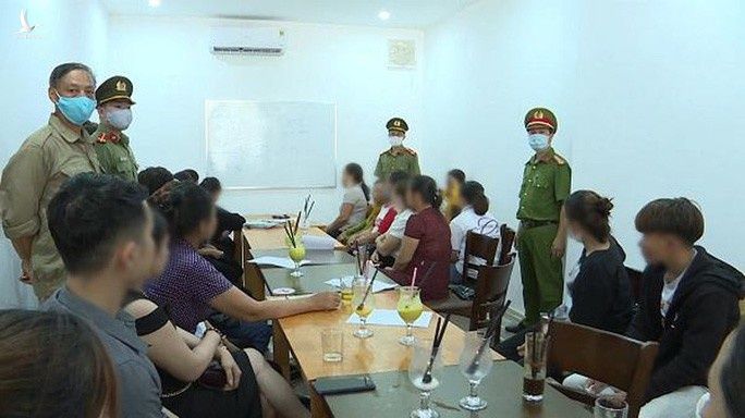 Xử phạt quán cà phê không phòng chống dịch Covid-19 ảnh 1 Xu phat quan ca phe khong phong chong dich Covid-19 anh 1
