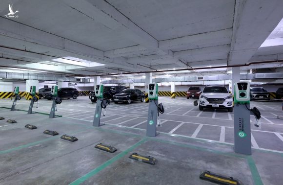 VinFast lắp đặt thần tốc hơn 8.100 cổng sạc ô tô, xe máy điện tại 60 tỉnh thành - Ảnh 8.