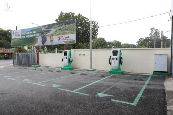VinFast lắp đặt thần tốc hơn 8.100 cổng sạc ô tô, xe máy điện tại 60 tỉnh thành - Ảnh 6.