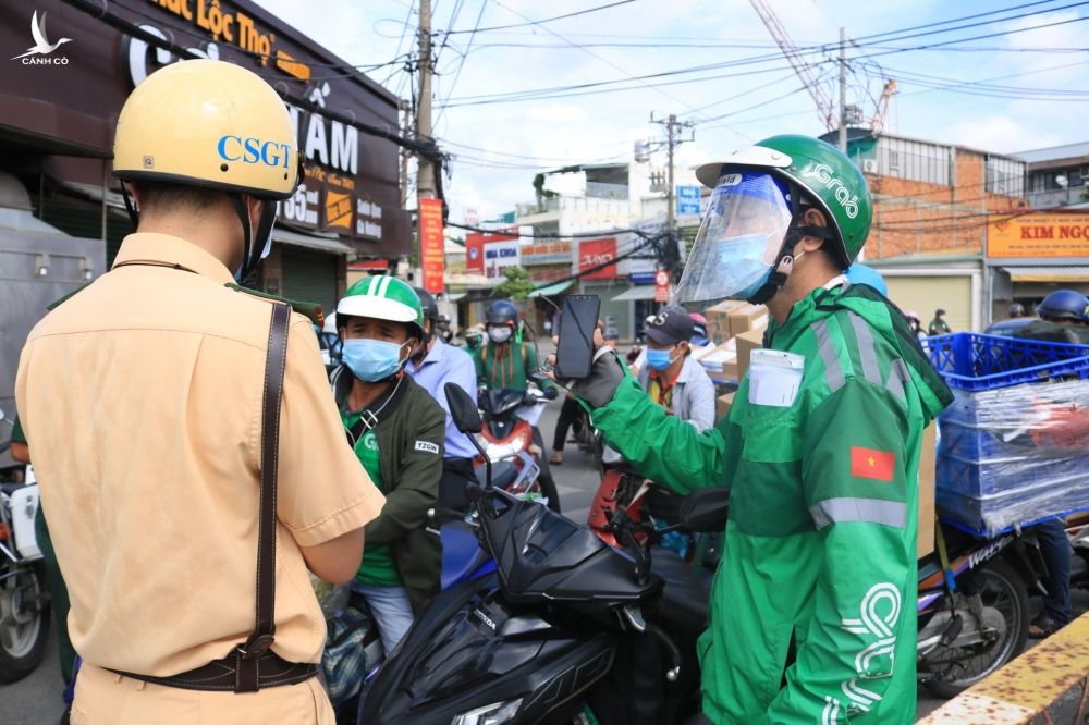Chốt tại giao lộ Nguyễn Xí - Nơ Trang Liong (Q.Bình Thạnh) /// Ảnh: Cao An Biên