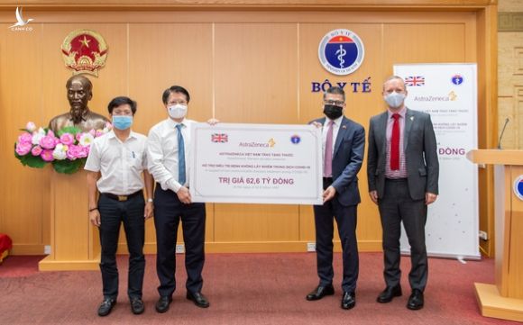 AstraZeneca Việt Nam tặng thuốc trị giá 62,6 tỉ đồng cho Bộ Y tế - Ảnh 1.