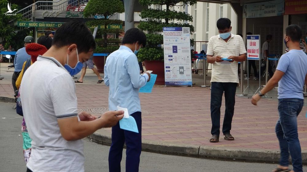 Đồng Nai: Người lao động đổ xô đến bệnh viện xét nghiệm Covid-19 lấy 'giấy thông hành' - ảnh 1