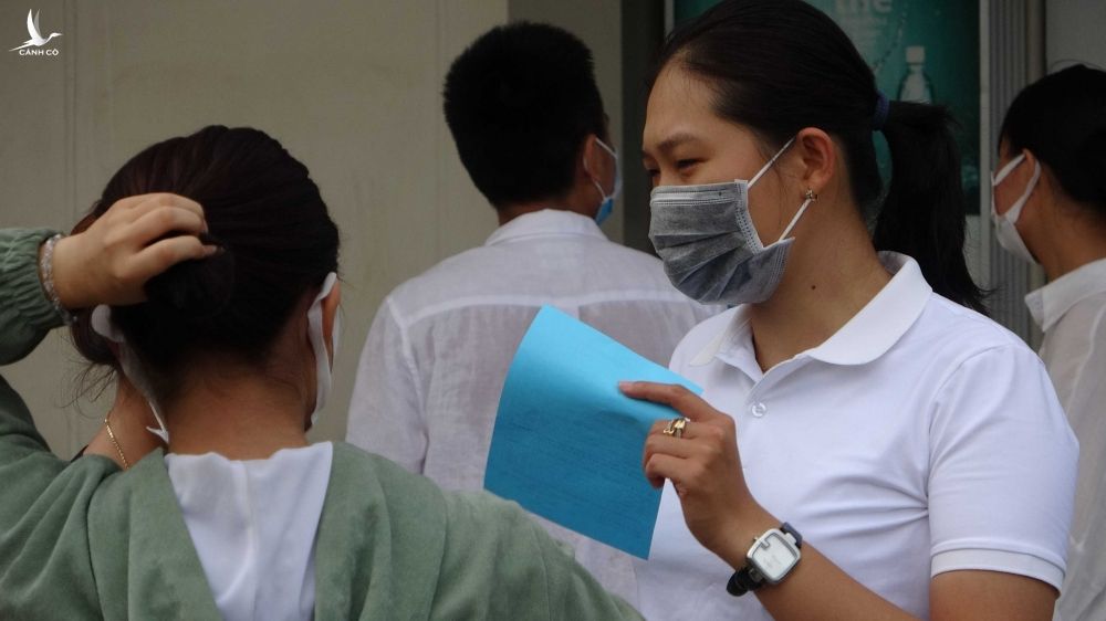 Đồng Nai: Người lao động đổ xô đến bệnh viện xét nghiệm Covid-19 lấy 'giấy thông hành' - ảnh 2