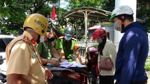 CSGT Đồng Nai: 'Đâu phải không có cơm Jollibee thì không sống được' - ảnh 4