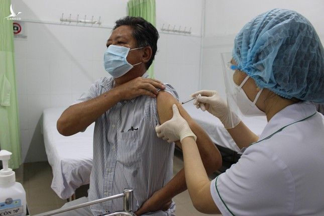 BS Trương Hữu Khanh: Chích vắc xin COVID-19, đừng nên 'kén cá chọn canh' ảnh 3