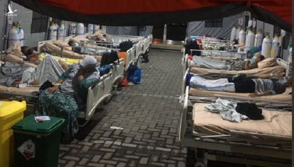 Indonesia: Khủng hoảng oxy, hàng trăm F0 tử vong khi tự cách ly - Ảnh 1.