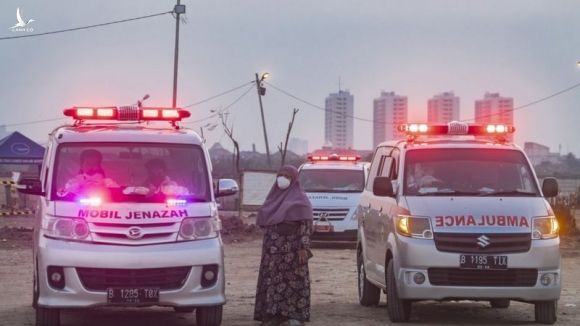 Indonesia: Khủng hoảng oxy, hàng trăm F0 tử vong khi tự cách ly - Ảnh 4.