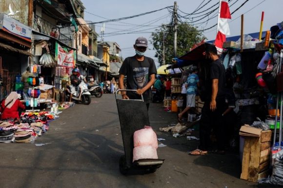 Trong tuần vừa qua, Indonesia có 4 ngày ghi nhận số người chết do Covid-19 cao kỷ lục, trong đó có ngày 23/7 ghi nhận 1.566 ca tử vong. Ảnh: Reuters