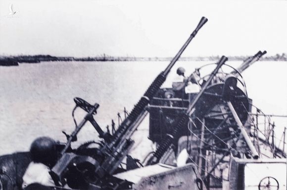 55 năm, bộ đội chống ngầm - Kỳ 1: Tàu săn ngầm đi bắn máy bay - ảnh 1