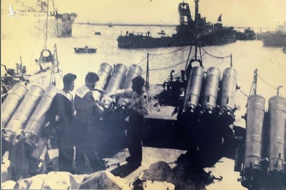 55 năm, bộ đội chống ngầm - Kỳ 1: Tàu săn ngầm đi bắn máy bay - ảnh 2