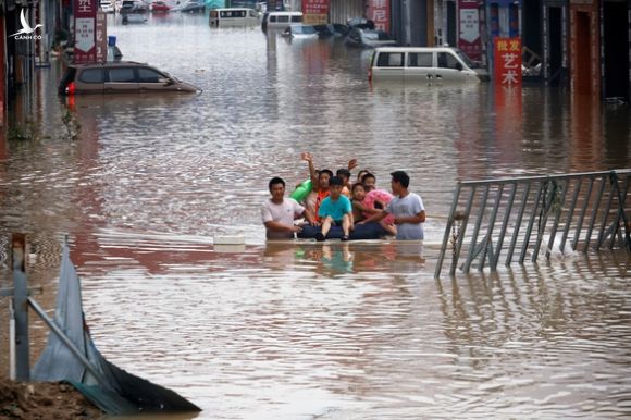 Mưa lũ ở Trung Quốc: 33 người chết, thiệt hại 4.342 tỉ đồng, dự báo mưa lớn tiếp - Ảnh 1.