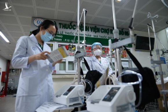 Tối 22-7: 1.450 bệnh nhân khỏi bệnh, 2.000 thiết bị vật tư y tế có mặt tại TP.HCM - Ảnh 1.