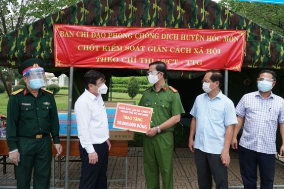 Chủ tịch UBND TP.HCM Nguyễn Thành Phong: ‘Tuyệt đối không để bà con thiếu đói - Ảnh 2.