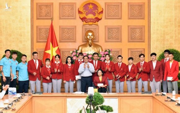 Thủ tướng Phạm Minh Chính tặng bằng khen cho đội tuyển Việt Nam - Ảnh 3.