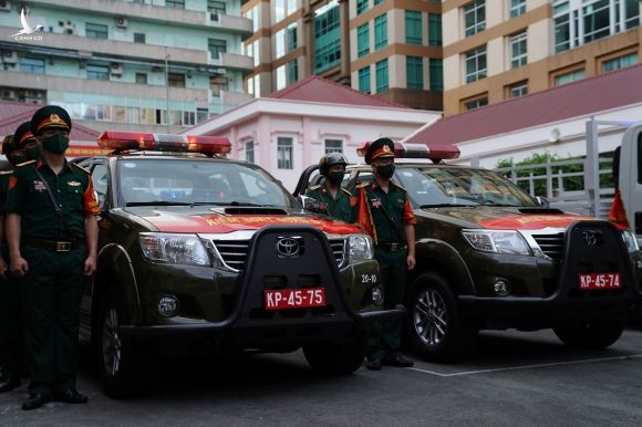 Xu phat nguoi dan ra duong sau 18h anh 2
