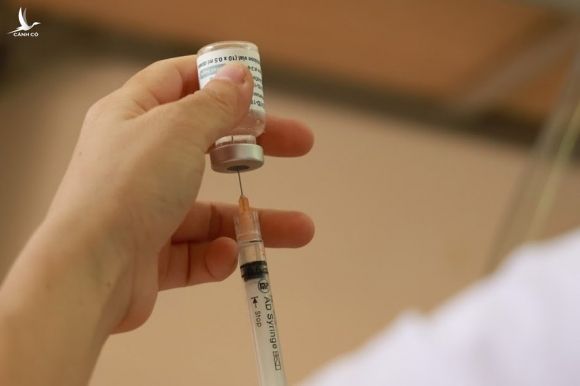 Vaccine phòng COVID-19. Ảnh: Hải Nguyễn