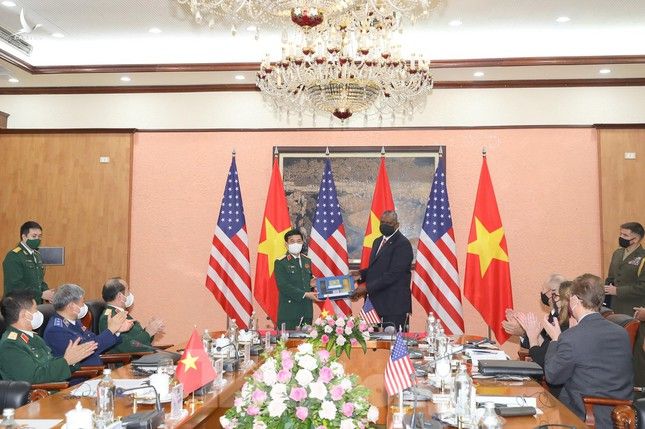 Bộ trưởng Quốc phòng Việt - Mỹ bàn về thực thi pháp luật trên biển ảnh 3