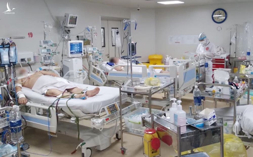 Điều trị hồi sức tích cực bệnh nhân Covid-19 nặng tại Bệnh viện Bệnh Nhiệt đới TP HCM. Ảnh: Bệnh viện Bệnh Nhiệt đới TP HCM.