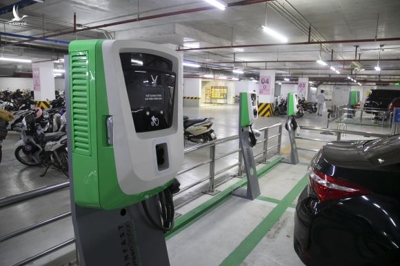 VinFast lắp đặt thần tốc hơn 8.100 cổng sạc ô tô, xe máy điện tại 60 tỉnh thành - Ảnh 7.