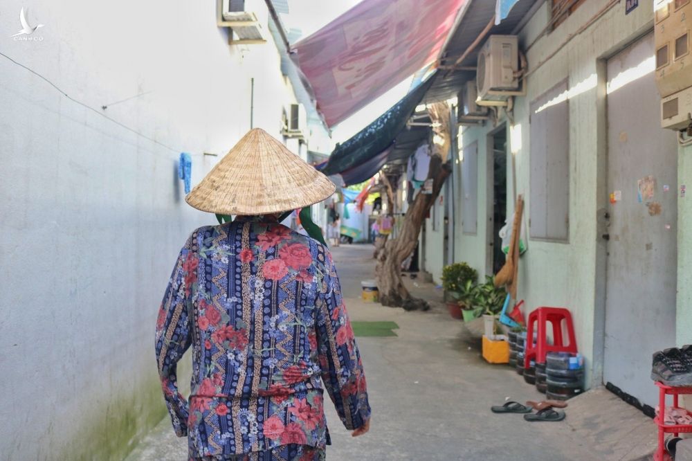 Người Sài Gòn dễ thương giữa dịch Covid-19: Chủ nhà trọ giảm tiền, tặng quà người ở thuê - ảnh 1