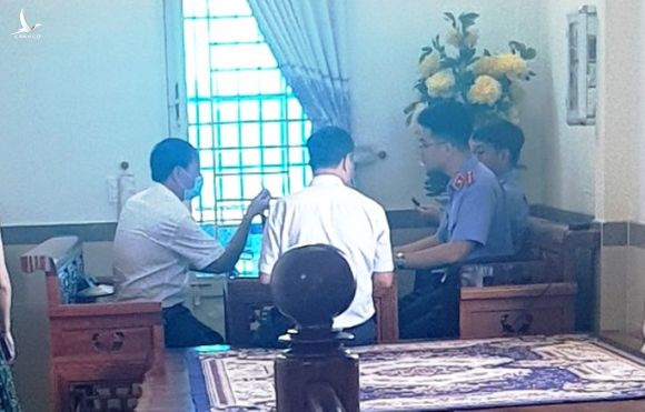 Bắt giam nguyên phó viện trưởng VKSND TP Bảo Lộc, điều tra tội nhận hối lộ - Ảnh 1.