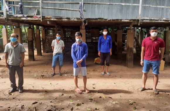 3 người tụ tập nói chuyện bị phạt 45 triệu đồng ảnh 1 3 nguoi tu tap noi chuyen bi phat 45 trieu dong anh 1