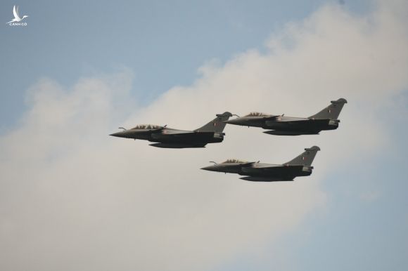 Nga âm thầm bơm siêu vũ khí cho Ấn Độ - Mục tiêu: Bắn tan xác máy bay Trung Quốc! - Ảnh 2.