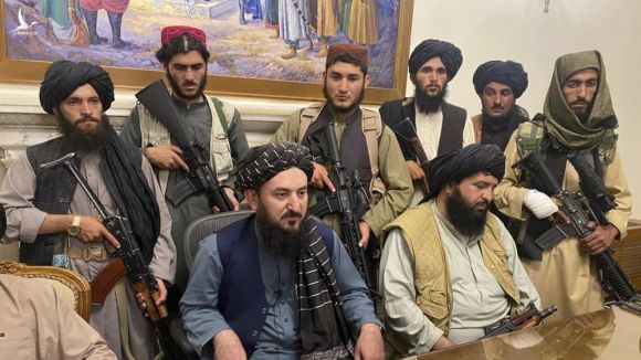 Thắt họng Mỹ, biến Taliban thành quân tốt thí - Bộ óc chiến lược ông Putin quá phi phàm? - Ảnh 4.