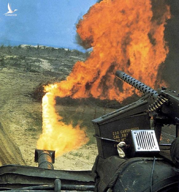 Bí ẩn loại xe tăng kỳ lạ nhất của Mỹ trên chiến trường Việt Nam: Có nòng mà không bắn đạn - Ảnh 4.