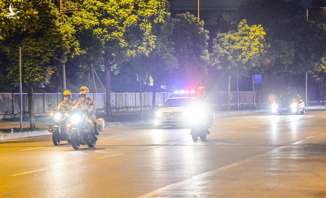 CLIP: Dàn xe đặc chủng của mật vụ Mỹ tháp tùng Phó Tổng thống Kamala Harris tại Hà Nội - 6