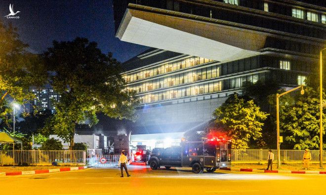 CLIP: Dàn xe đặc chủng của mật vụ Mỹ tháp tùng Phó Tổng thống Kamala Harris tại Hà Nội - 10