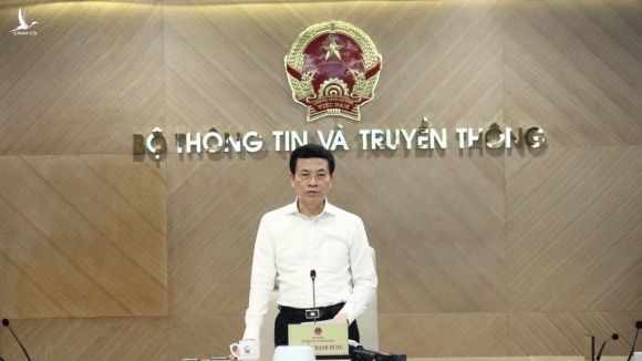 Bộ trưởng Bộ TT-TT Nguyễn Mạnh Hùng công bố gói viễn thông hỗ trợ người dân trong giai đoạn dịch Covid-19 /// Ảnh CTV
