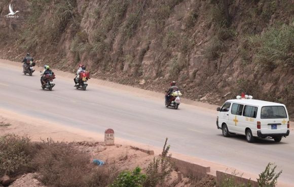 Người dân từ các tỉnh, thành phía Nam đi xe máy về quê cuối tháng 7. Ảnh: Võ Thạnh