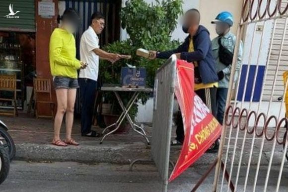 Không đeo khẩu trang, một bí thư phường ở Hà Nội bị phạt 2 triệu đồng - 1