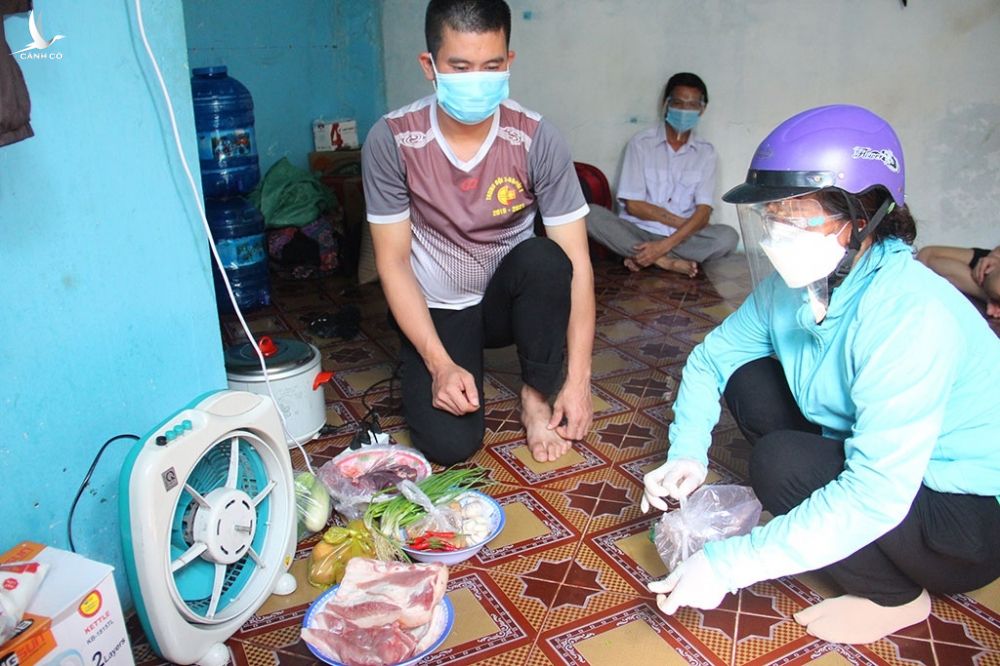 Anh Nguyễn Đình Hợi (quê Thanh Hóa) được hỗ trợ chỗ ở và thức ăn khi bị kẹt tại TP.HCM