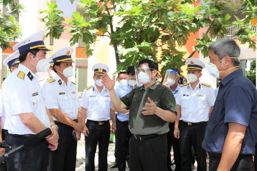 Thủ tướng Phạm Minh Chính kiểm tra công tác phòng, chống dịch tại Tân cảng Sài Gòn - ảnh 1
