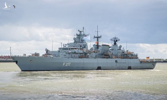Tàu hộ vệ Bayern rời cảng Wilhelmshaven hôm 2/8. Ảnh: AFP.