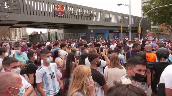 Messi bật khóc nghẹn ngào khi họp báo chia tay Barcelona: ‘Đây là nhà của tôi’ - ảnh 2