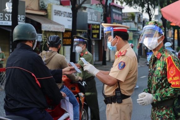 TP.HCM ùn ứ nhẹ trong ngày đầu khai báo di chuyển nội địa - ảnh 3