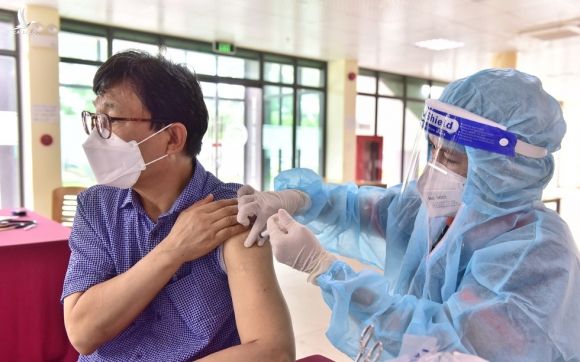 Người nước ngoài được tiêm vắc xin tại TP.HCM: Cảm ơn Việt Nam quan tâm đến chúng tôi! - Ảnh 8.