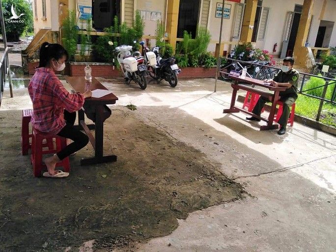 21 nam, nữ vào rừng nhậu rồi “khoe” trên Facebook, bị phạt 210 triệu đồng - Ảnh 4. 21 nam, nữ vào rừng nhậu rồi “khoe” trên Facebook, bị phạt 210 triệu đồng - Ảnh 4.
