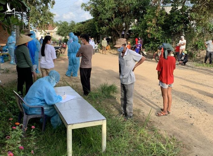 Vụ nhiều trẻ em mắc Covid-19 trong tiệc sinh nhật: Tạm đình chỉ chủ tịch xã - Ảnh 1.