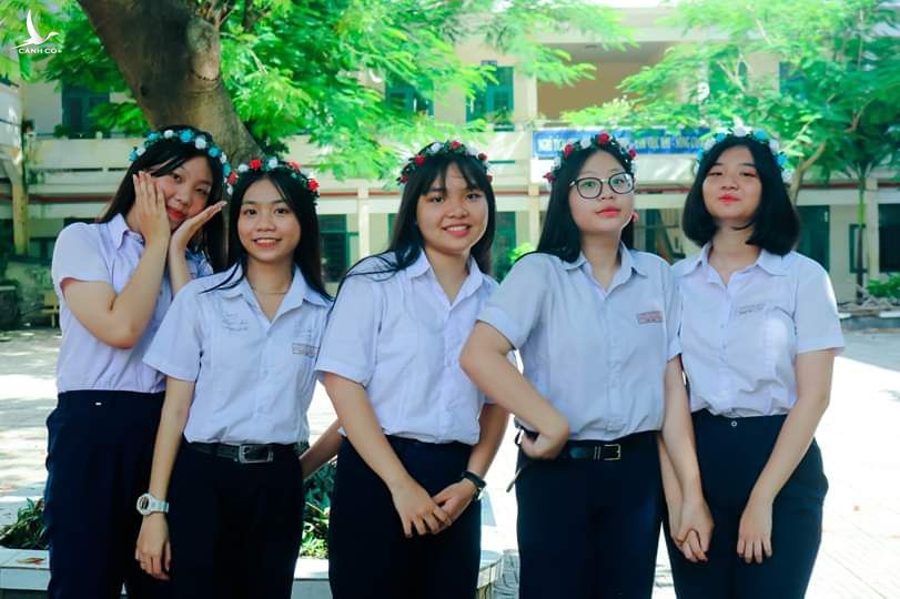 Thủ tướng Phạm Minh Chính khen 2 nữ sinh lớp 11 ở TP.HCM đi chợ giúp dân - ảnh 4