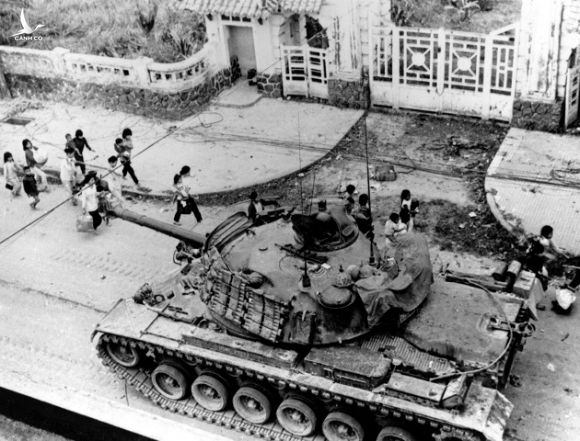 Bí ẩn loại xe tăng kỳ lạ nhất của Mỹ trên chiến trường Việt Nam: Có nòng mà không bắn đạn - Ảnh 7.