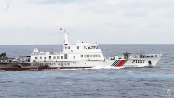Tàu Trung Quốc đe dọa sinh kế của ngư dân các nước trên Biển Đông - Ảnh 2.