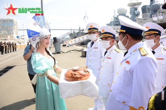 Biên đội tàu Việt Nam cập cảng TP Vladivostok, chuẩn bị tham gia Army Games 2021 - Ảnh 6.