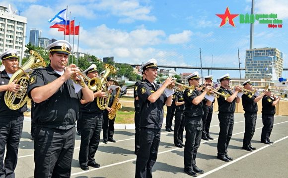 Biên đội tàu Việt Nam cập cảng TP Vladivostok, chuẩn bị tham gia Army Games 2021 - Ảnh 9.